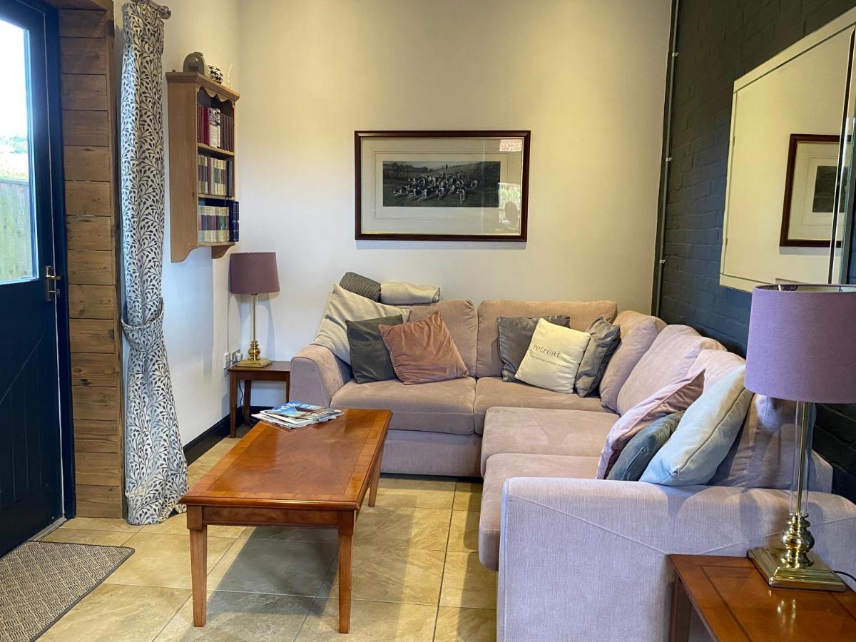 Betsey Trotwood. Historic Stylish 2-Bed Cottage. Blundeston Kültér fotó