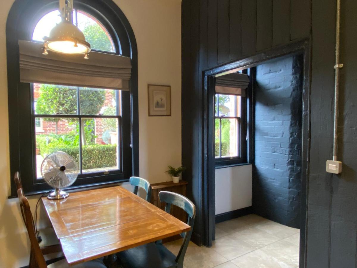 Betsey Trotwood. Historic Stylish 2-Bed Cottage. Blundeston Kültér fotó